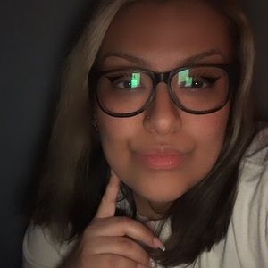 Meet your Posher, Ofelia